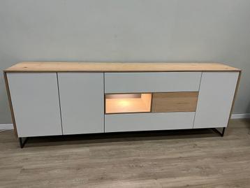 Darwin dressoir 240cm van XOOON nu voor €1099,- beschikbaar voor biedingen