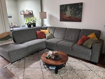 Hoekbank beschikbaar voor biedingen