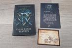 Fairyloot sarah raasch these rebel waves boek Gesigneerd, Ophalen of Verzenden, Zo goed als nieuw