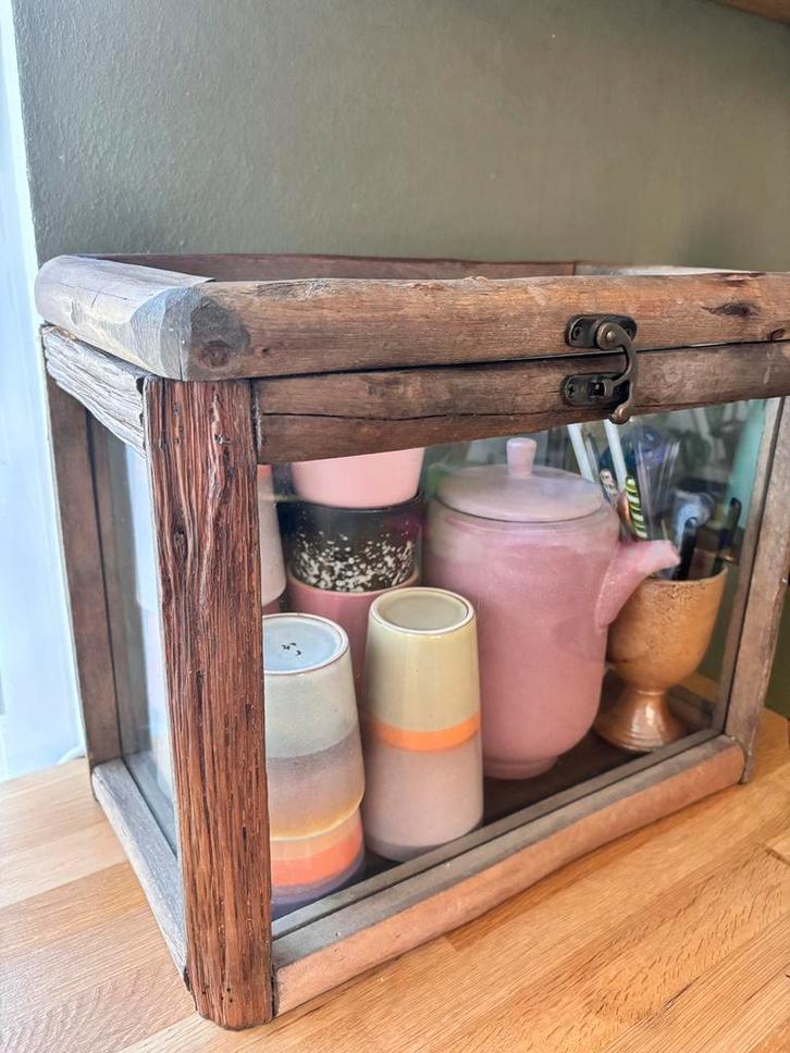 Vitrine kastje, Huis en Inrichting, Woonaccessoires | Stolpen, Zo goed als nieuw, Ophalen