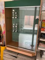 Vitrine, Ophalen