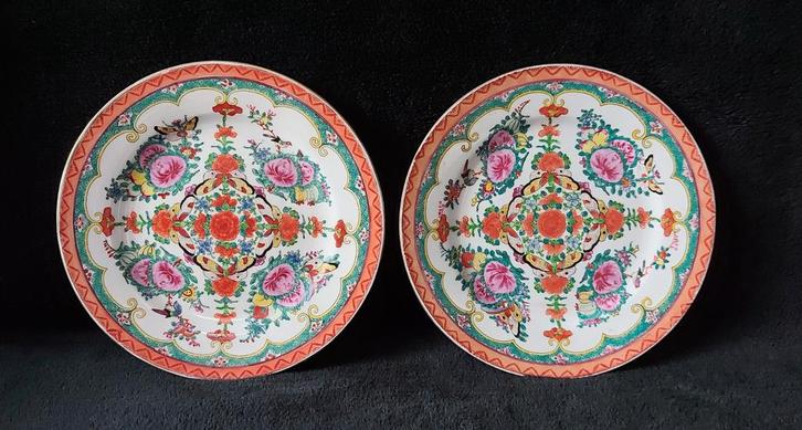 2x Famille Rose bord met bloemen, vlinders en vogels..., Antiek en Kunst, Antiek | Porselein, Ophalen of Verzenden