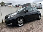 Toyota Yaris 1.3 VVT-i Dynamic/AUTOMAAT/PANO/CAMERA/CLIMA/TR, Euro 5, Stof, Gebruikt, Zwart