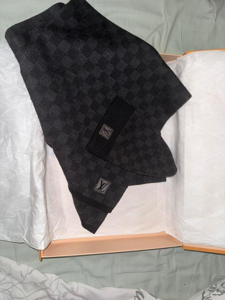 Louis Vuitton Muts & Sjaal Set, Kleding | Heren, Mutsen, Sjaals en Handschoenen, Zo goed als nieuw, Muts, Overige maten, Ophalen of Verzenden