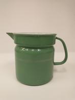 Groene emaille melkkoker met gouden bies, Ophalen