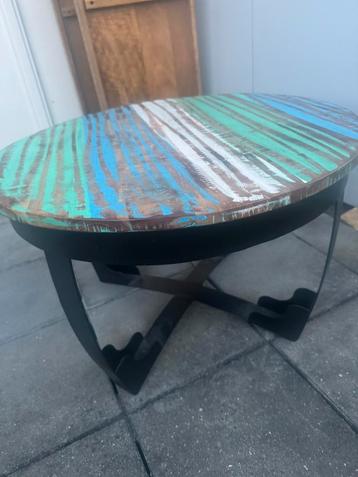 Tv-meubel 150 cm, ronde  eettafel 150 cm, kleine salontafel beschikbaar voor biedingen