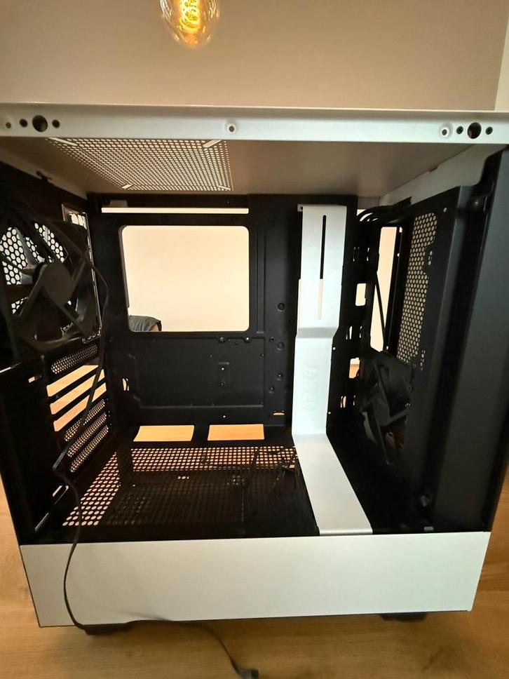 NZXT H5 Flow - Compact Mid-Tower ATX Airflow Case, Computers en Software, Computerbehuizingen, Gebruikt, Ophalen of Verzenden