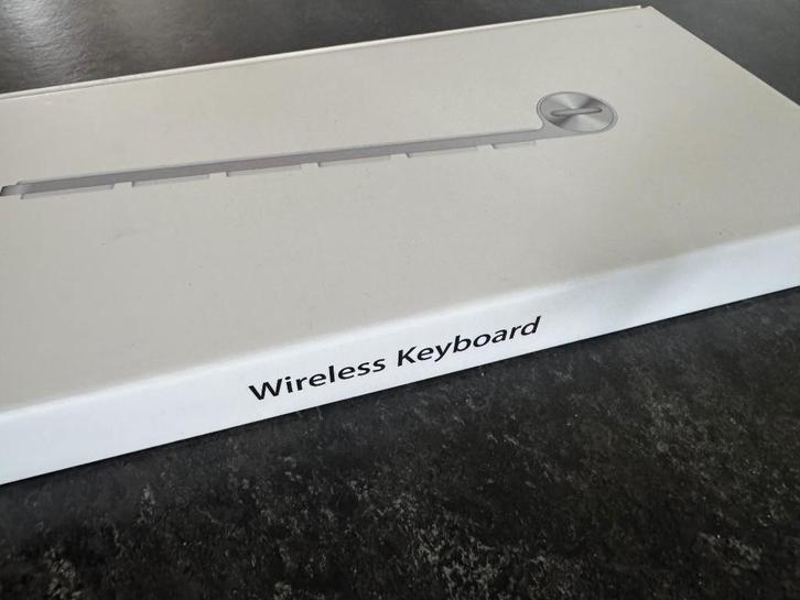 Apple wireless Keyboard A1314 - defect, Computers en Software, Toetsenborden, Niet werkend, Qwerty, Draadloos, Ergonomisch, Multimediatoetsen