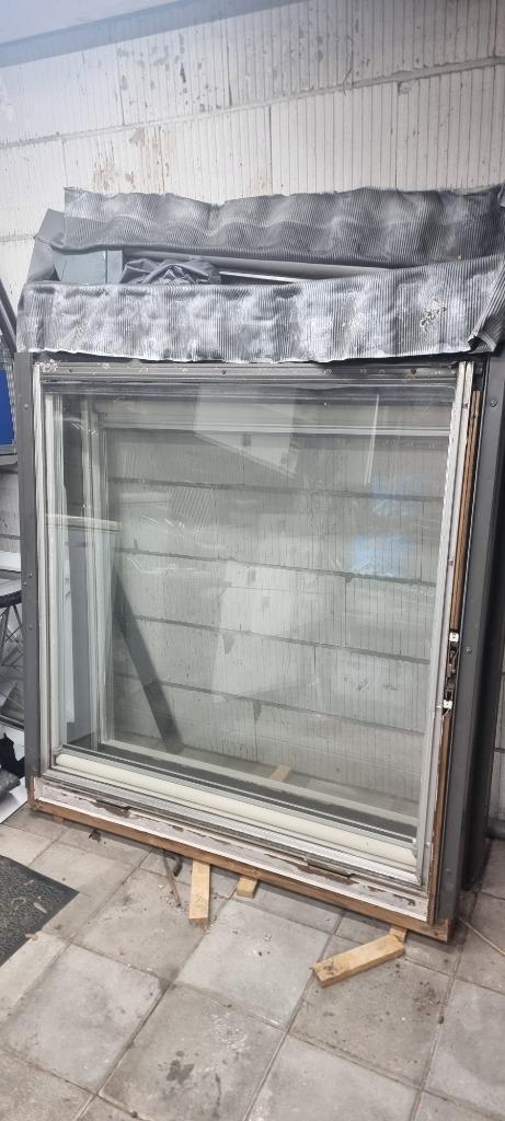 Velux dakramen inclusief zonnescherm, Doe-het-zelf en Verbouw, Glas en Ramen, Gebruikt, Dakraam, 120 tot 160 cm, 80 tot 120 cm