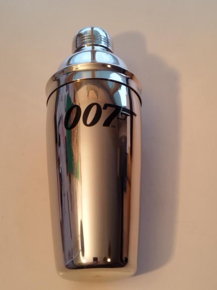 JAMES BOND 007 cocktailshaker zilver nieuw, Verzamelen, Film en Tv, Nieuw, Film, Gebruiksvoorwerp, Ophalen of Verzenden