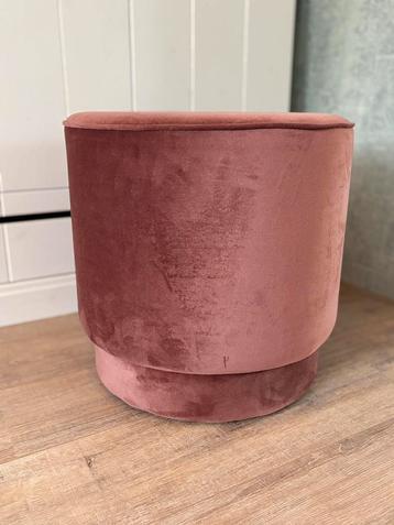 Velvet roze poef beschikbaar voor biedingen