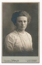Foto - Fotograaf: Strauss, Portret van een onbek jonge vrouw, Gebruikt, Foto, Ophalen of Verzenden, Voor 1940
