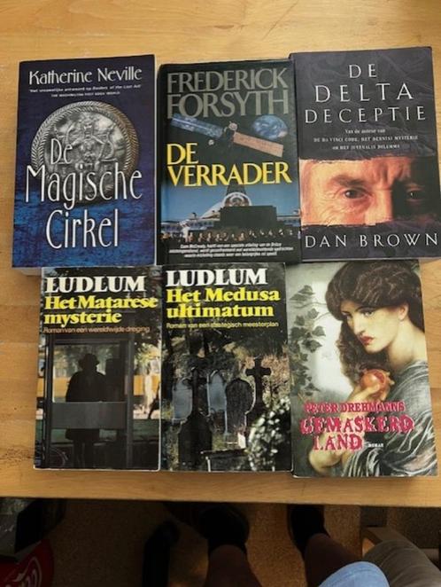 Zes thrillers te koop, Boeken, Thrillers, Gelezen, Nederland, Ophalen of Verzenden