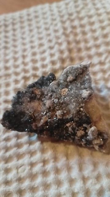 Hondentand Calciet op Druzy - 75 gram beschikbaar voor biedingen