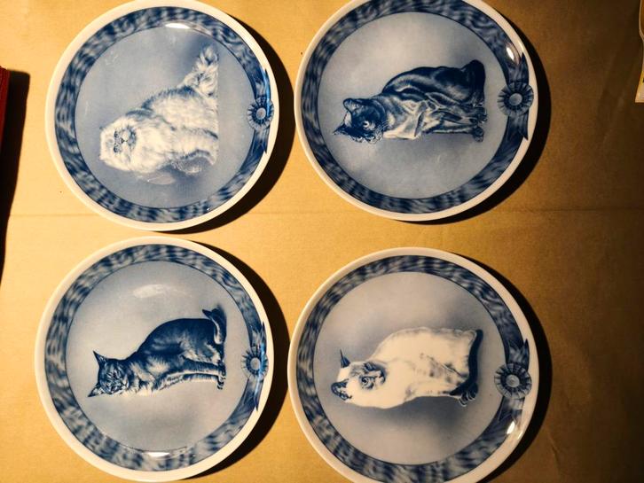 Set van 4 John Jonsson katten wandborden uit Denemarken, Antiek en Kunst, Antiek | Wandborden en Tegels, Ophalen of Verzenden