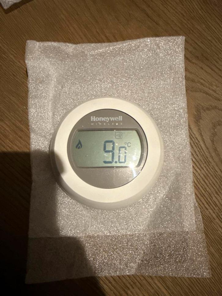 Honeywell Round Wireless Thermostaat - 2 jaar oud, Doe-het-zelf en Verbouw, Thermostaten, Zo goed als nieuw, Slimme thermostaat