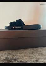 Tommy Hilfiger slippers, Slippers, Zwart, Ophalen of Verzenden, Zo goed als nieuw