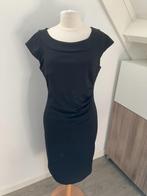 Zwart getailleerd jurkje met boothals Rinascimento - XL, Kleding | Dames, Jurken, Zwart, Ophalen of Verzenden, Zo goed als nieuw