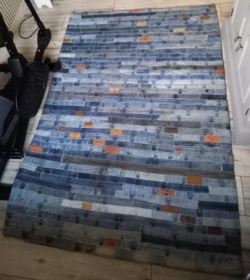 Vloerkleed spijkerboorden beschikbaar voor biedingen