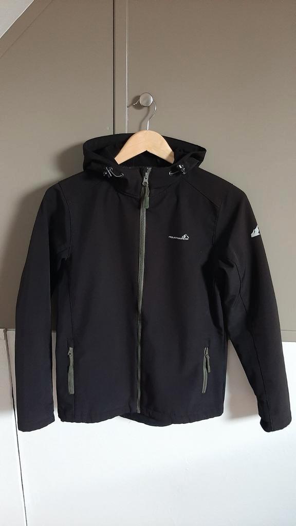 Zwarte Softshell Kinderjas, Kinderen en Baby's, Kinderkleding | Maat 164, Zo goed als nieuw, Jongen of Meisje, Jas, Ophalen of Verzenden