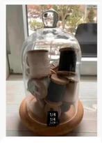 Glazen Stolp met 15 stuks oude klosjes garen, stolp 21 cm, Antiek en Kunst, Curiosa en Brocante, Ophalen of Verzenden