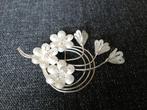 Zilverkleurige broche met Bloemmotief, Ophalen of Verzenden, 4 tot 7 cm, Zilver, Overige materialen