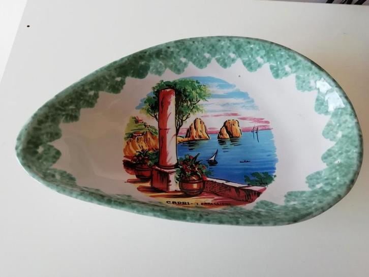 Mooie Italiaanse schaal met Capri afbeelding, Huis en Inrichting, Keuken | Servies, Zo goed als nieuw, Schaal of Schalen, Overige stijlen