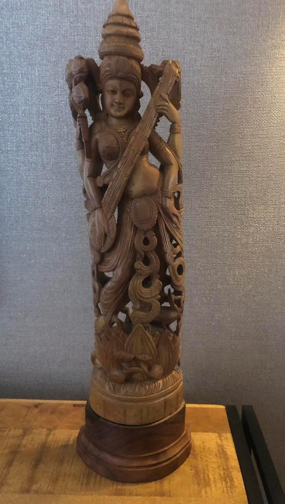 Oosters / Houtsnijwerk / Hindoe : Groot beeld Sarawati, Antiek en Kunst, Kunst | Beelden en Houtsnijwerken, Ophalen of Verzenden