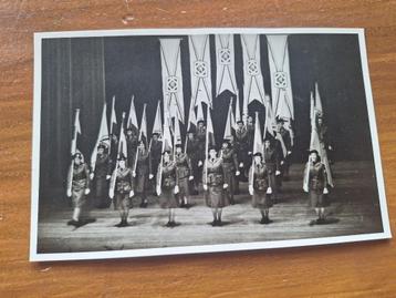 1960 Fotokaart Dames met vaandels (Dordrecht?) beschikbaar voor biedingen