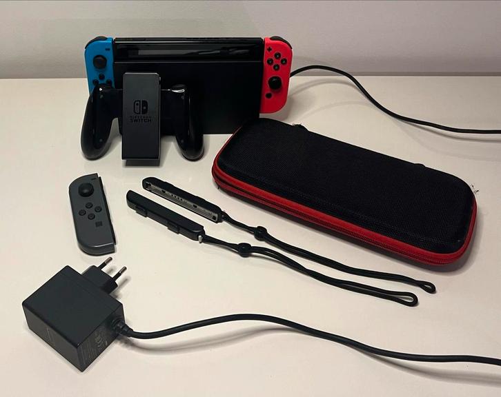 Nintendo Switch + 3 Joy-Cons + Accessoires, Spelcomputers en Games, Games | Nintendo Switch, Gebruikt, Racen en Vliegen, 1 speler