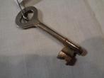 oude  kast sleutel nr 1002, Ophalen of Verzenden, Gebruikt, Materiaal