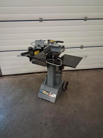 Houtklover Staand  8 ton te huur  beschikbaar voor biedingen