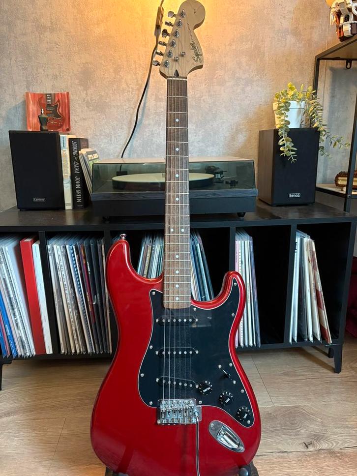Squier Stratocaster 2012 pre wired pure vintage pickguard, Muziek en Instrumenten, Snaarinstrumenten | Gitaren | Elektrisch, Zo goed als nieuw