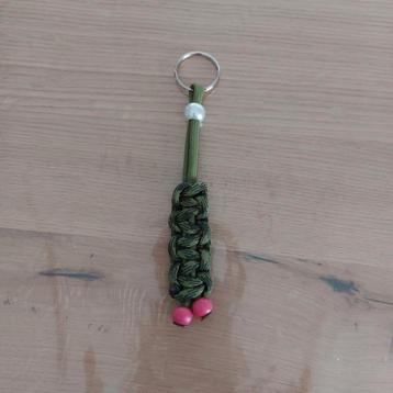 Handgemaakte Sleutelhanger Paracord Groen/Roze beschikbaar voor biedingen