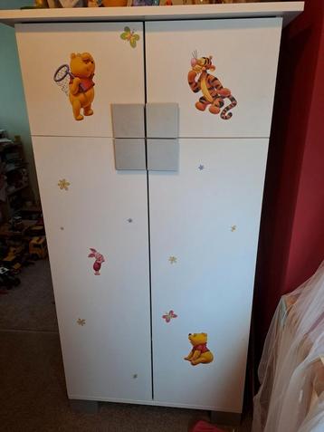 Kledingkast voor kinderkamer beschikbaar voor biedingen