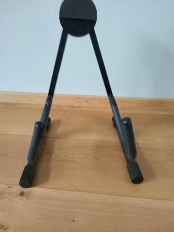 Gitaar standaard  beschikbaar voor biedingen