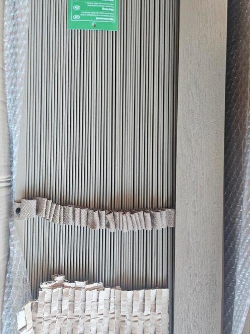 NIEUW! Zand beige taupe jaloezie 249.4cm breed x 260cm hoog, Huis en Inrichting, Stoffering | Gordijnen en Lamellen, Zo goed als nieuw