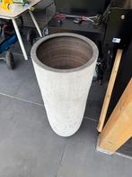 Hoge lichtgrijze bloempot met betonlook 90cm hoog 28,5 pot, Tuin en Terras, Gebruikt, Rond, Binnen, Beton