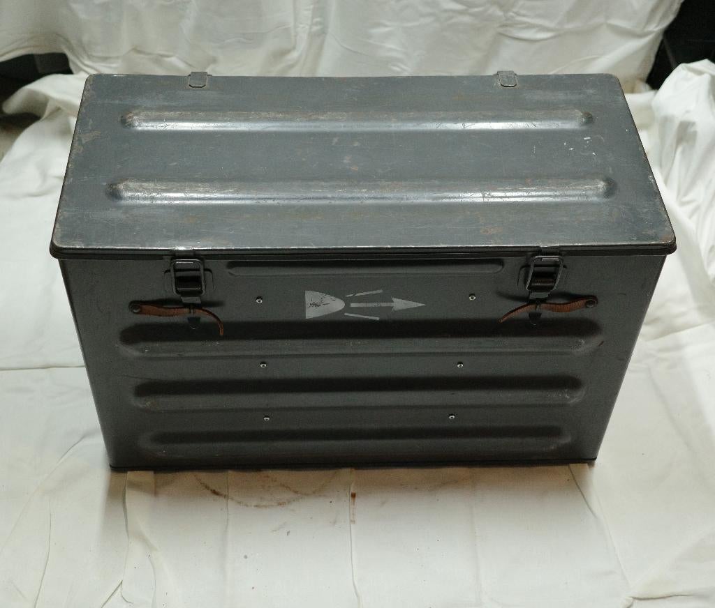 Militaire kist KMV No. 552 Swiss Army, Ophalen, Gebruikt, 50 tot 100 cm, Metaal