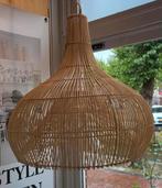 Mooie houten/rotan lamp 60 rond en hoog, Huis en Inrichting, Lampen | Hanglampen, Ophalen, Zo goed als nieuw, 50 tot 75 cm
