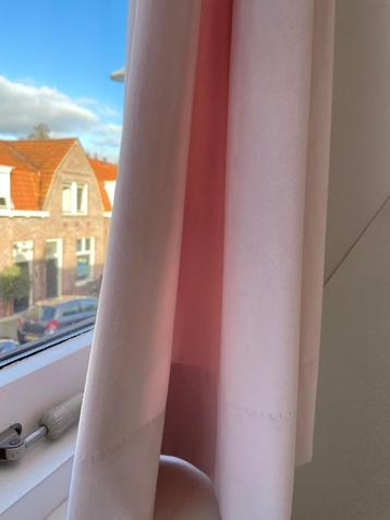Lichtroze fluwelen gordijnen - in mooie staat beschikbaar voor biedingen