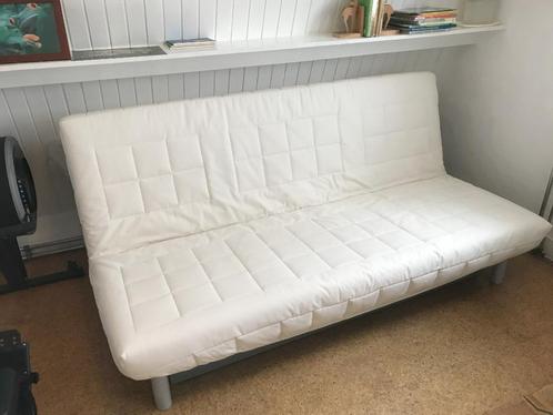 Slaapbank, Huis en Inrichting, Slaapkamer | Slaapbanken, Zo goed als nieuw, 140 cm, 200 cm, Tweepersoons, Crème, Ophalen
