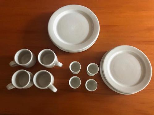 Rustiek boeren frans aardewerk servies (wit), Huis en Inrichting, Keuken | Servies, Gebruikt, Bord(en), Overige stijlen, Aardewerk
