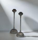 Stijlvolle vintage metalen kandelaren met bloemendecor, Gebruikt, Overige kleuren, 25 tot 50 cm, Ophalen of Verzenden