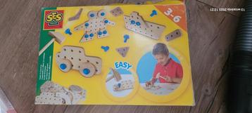 Houten spelgoed beschikbaar voor biedingen