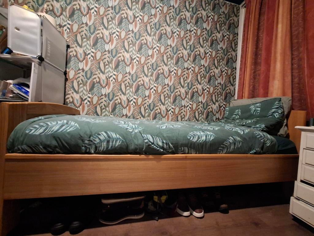 Eenpersoonsbed + lattenbodem, Huis en Inrichting, Ophalen, 90 cm, Eenpersoons, Bruin