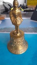 Bronzen tafel bel, Ophalen