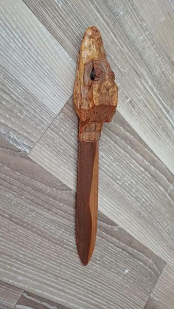 Briefopener met Krokodillenkop beschikbaar voor biedingen