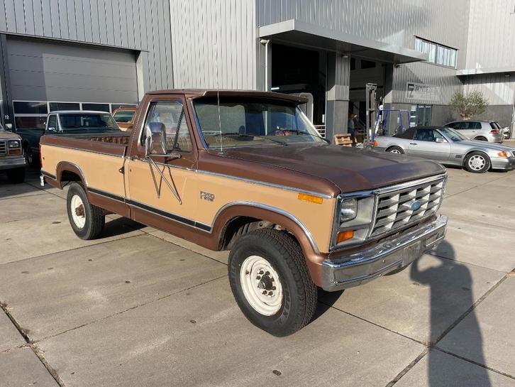 1984 Ford F250 5.8L V8 NL Kenteken APK 2650KG trekgewicht, Auto's, Oldtimers, Particulier, Ford USA, Benzine, Overige carrosserieën