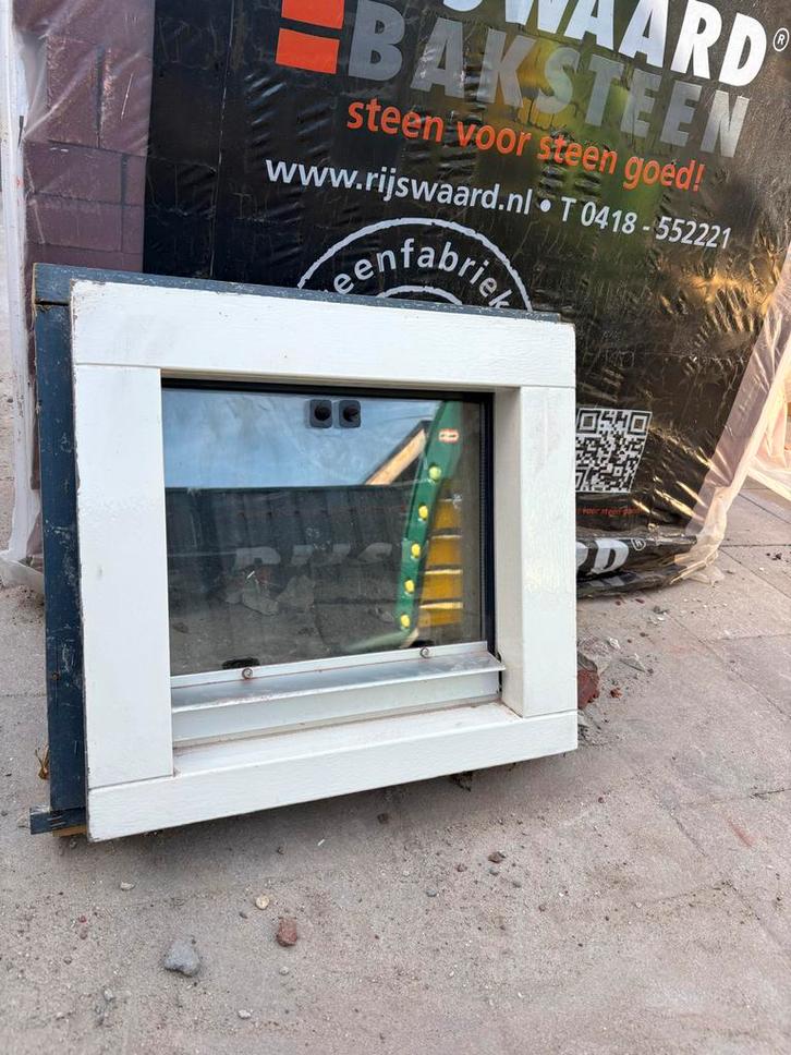 Wc raam - Klein formaat, Doe-het-zelf en Verbouw, Glas en Ramen, Gebruikt, Gevelraam of Ruit, Minder dan 80 cm, Ophalen of Verzenden
